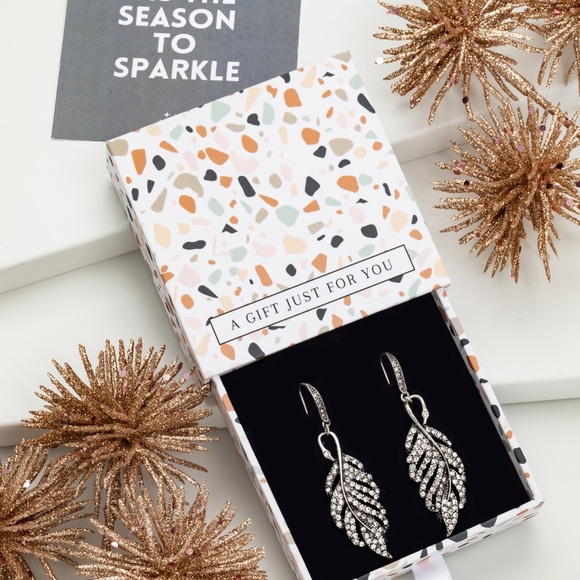 NWT Crystal Leaf Drop Earrings – Elegant Silver-Tone Gift Boxed Jewelry - Picture 1 of 2